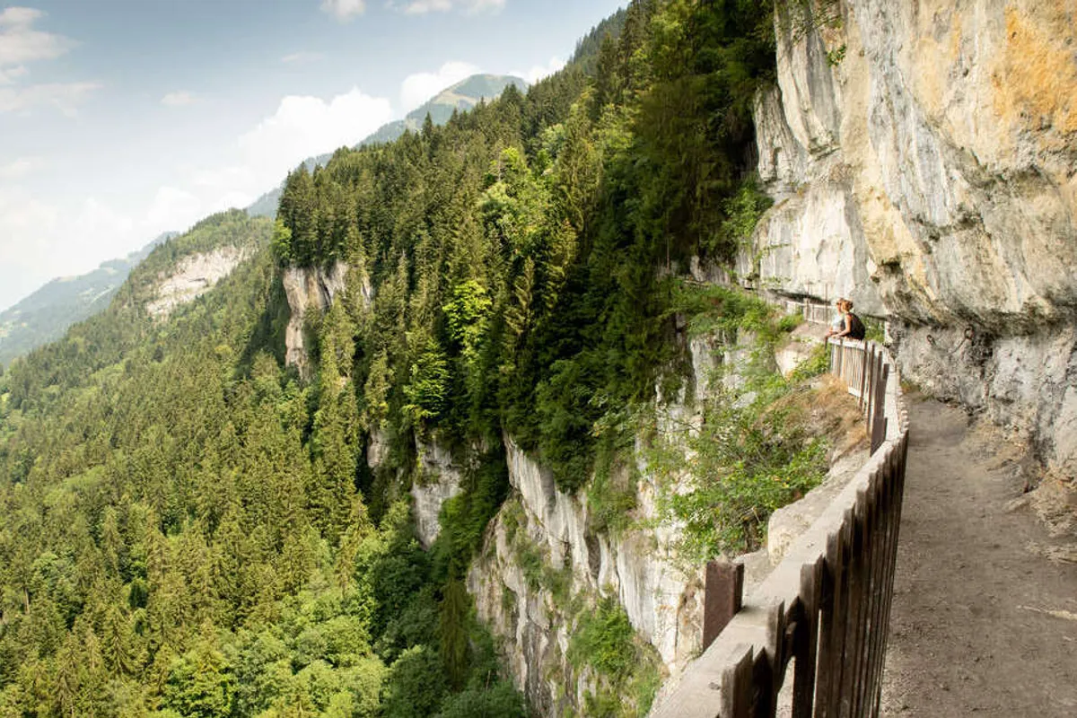 Galerie Défago walk near Morgins