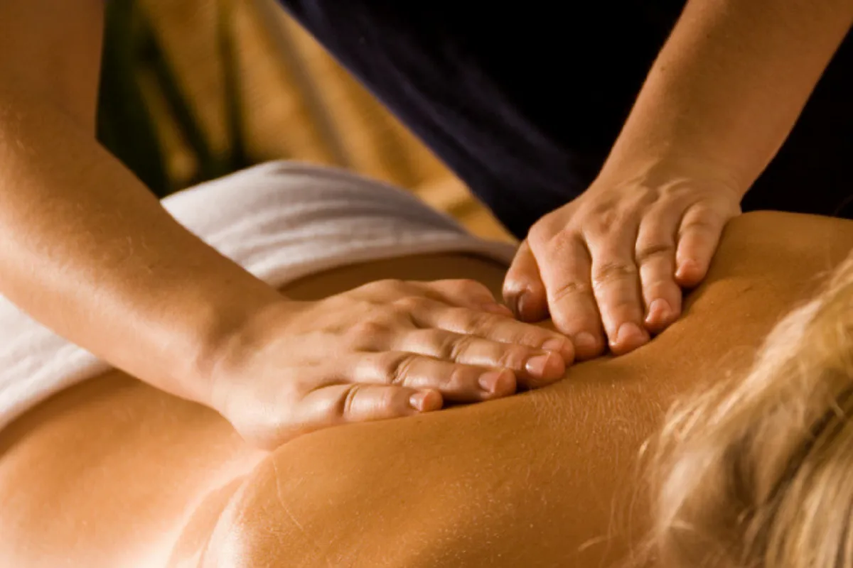Massage treatment for Institut Colibri in Morgins